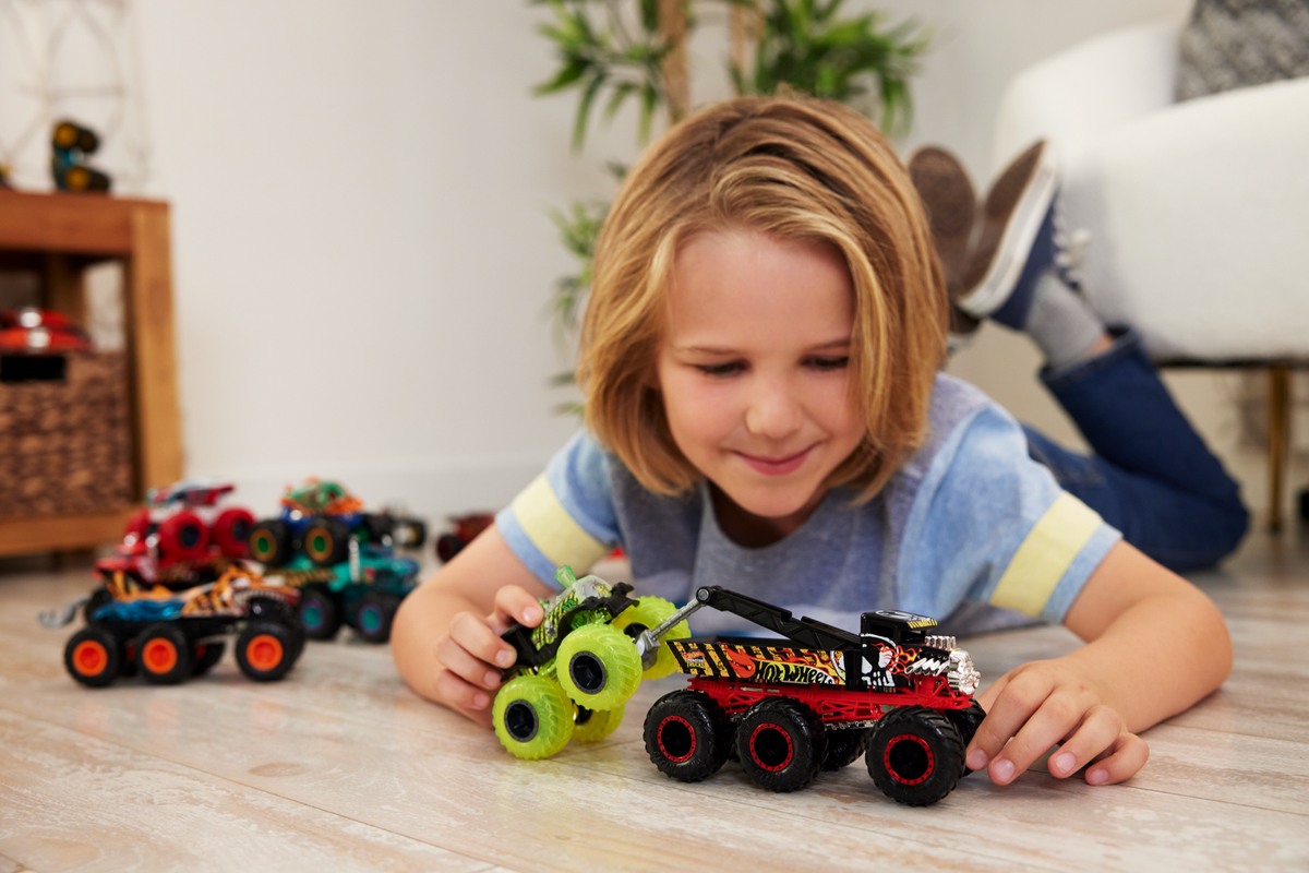 Hot Wheels Monster Trucks Vehículo de Juguete Camiones Remolque Sorpresa Escala 1:64