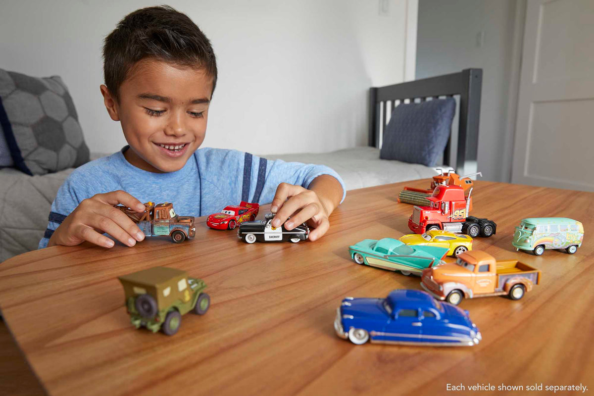 Cars de Disney y Pixar Diecast Vehículo de Juguete Rust-Eze Cruz Ramírez
