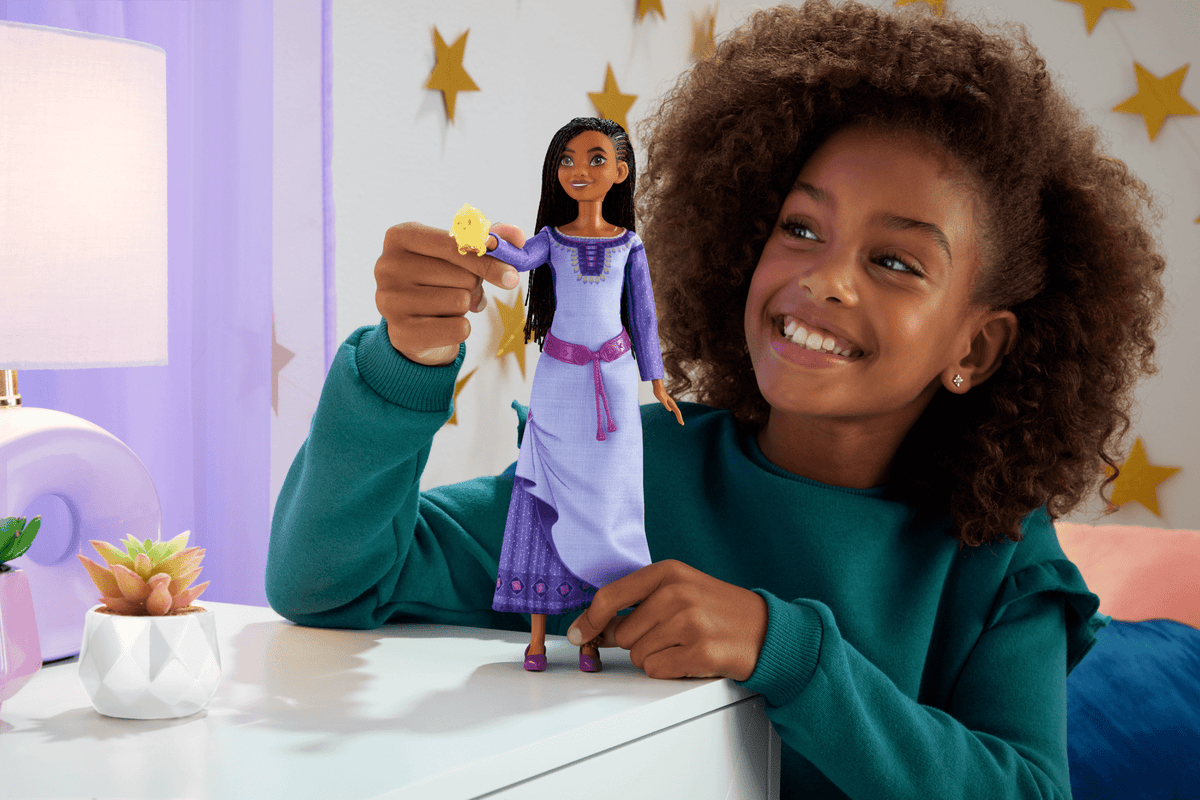 Disney's Wish Singing Asha Of Rosas Fashion Doll & Star Figure, Posable With Removable Outfit (English)