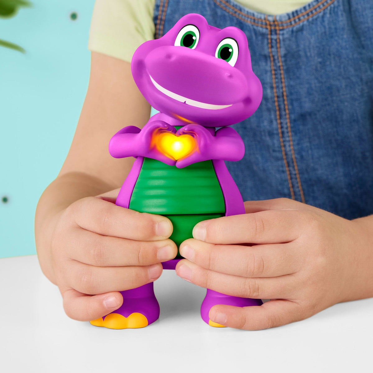 Barney Figura de Juguete Manos de Corazón Luces y Sonidos