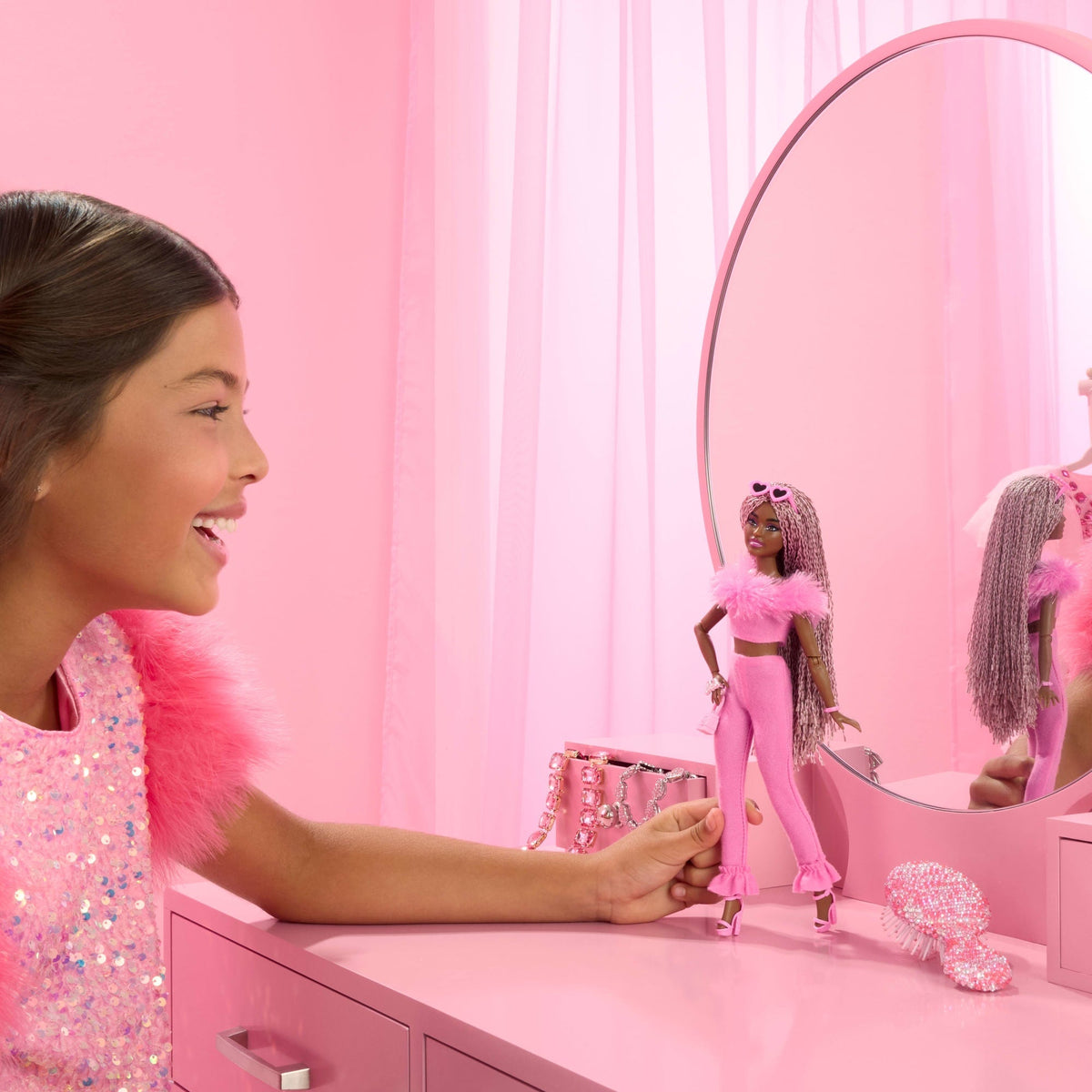 Barbie  Style de Luxe  Poupée4, Combinaison Rose, Cheveux Tressés