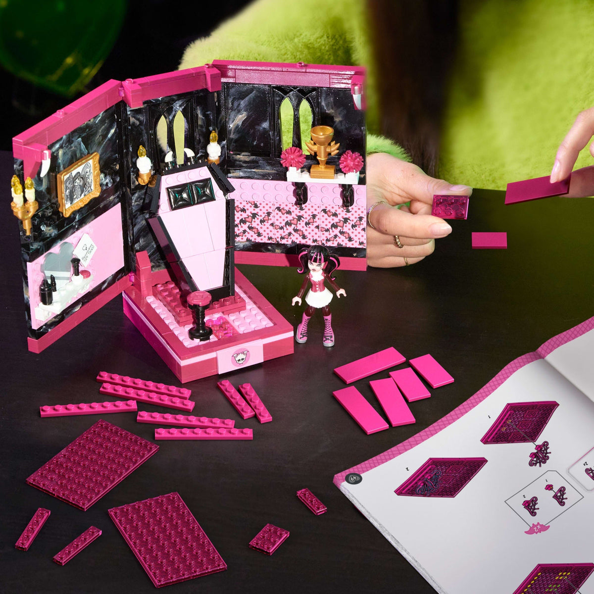 MEGA Monster High Draculaura's Boo-K Crypt Building Toy Kits (301 Pieces) For Collectors